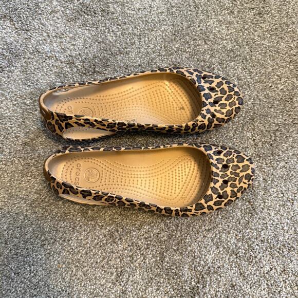 Crocs Kadee Animal Print Slip On Flats Womens Size 9 - Picture 2 of 5